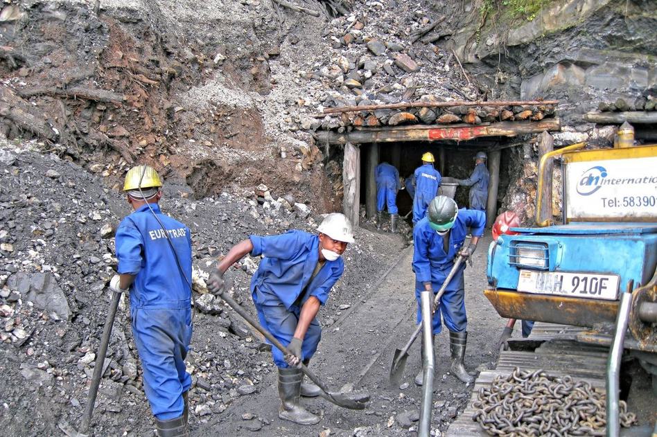 Photo of mining for tungsten and tantalum in the Democratic Republic of the Congo.